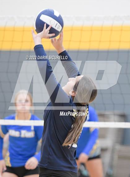 Thumbnail 1 in Fort Thomas vs Benjamin Franklin (Epic Tourneys Volleyball Invite) photogallery.