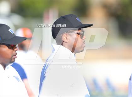 Thumbnail 3 in Westlake vs Salesian  photogallery.