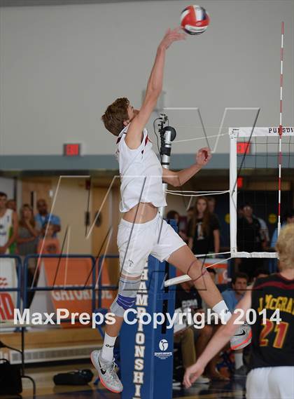 Thumbnail 3 in Corona del Mar vs. Esperanza (CIF SoCal D2 Regional Final) photogallery.