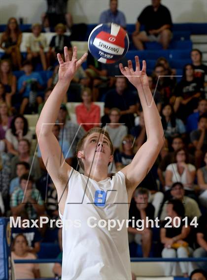 Thumbnail 3 in Corona del Mar vs. Esperanza (CIF SoCal D2 Regional Final) photogallery.