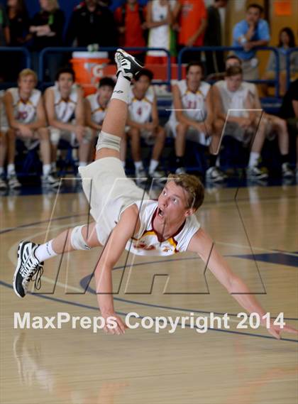 Thumbnail 2 in Corona del Mar vs. Esperanza (CIF SoCal D2 Regional Final) photogallery.