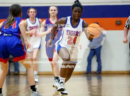 Thumbnail 2 in Chilton County vs Verbena (Chilton County Tournament) photogallery.