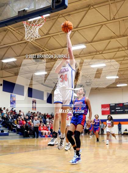 Thumbnail 3 in Chilton County vs Verbena (Chilton County Tournament) photogallery.