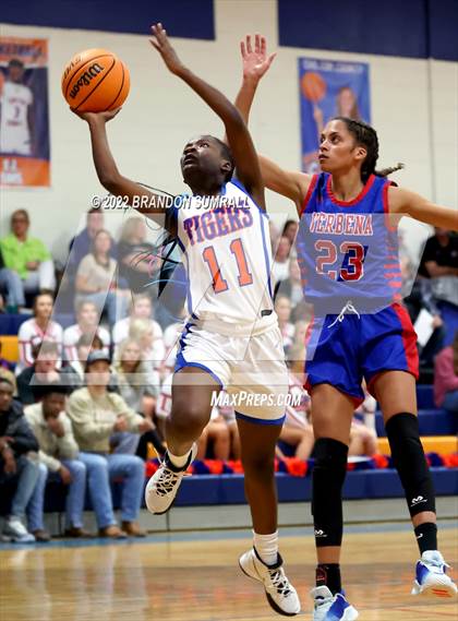 Thumbnail 3 in Chilton County vs Verbena (Chilton County Tournament) photogallery.