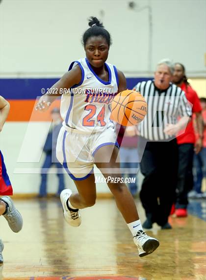 Thumbnail 1 in Chilton County vs Verbena (Chilton County Tournament) photogallery.