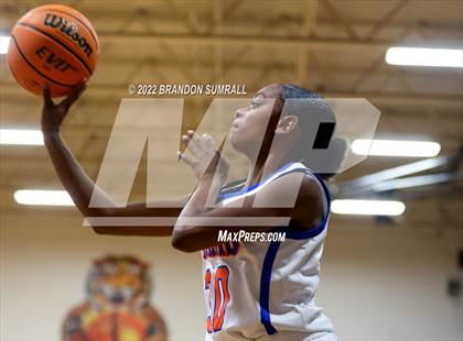 Thumbnail 3 in Chilton County vs Verbena (Chilton County Tournament) photogallery.