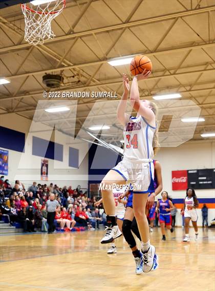 Thumbnail 2 in Chilton County vs Verbena (Chilton County Tournament) photogallery.