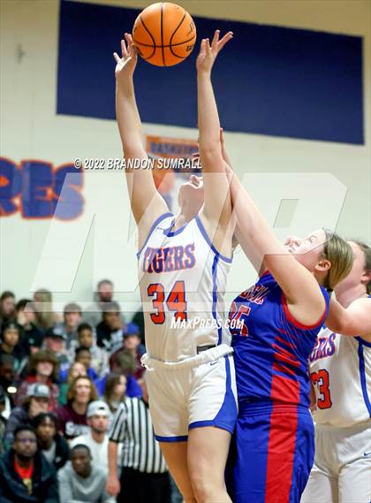 Thumbnail 1 in Chilton County vs Verbena (Chilton County Tournament) photogallery.
