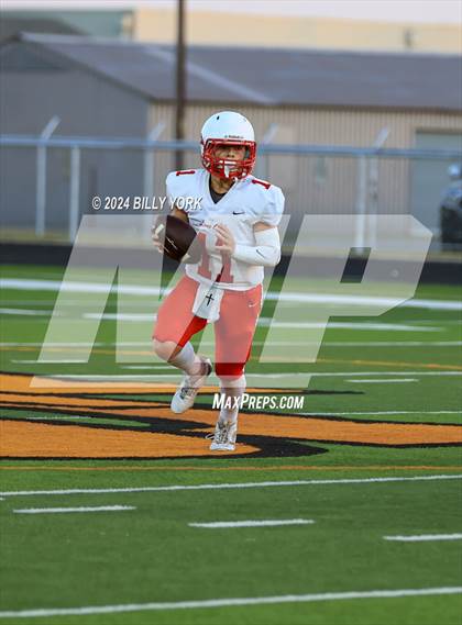 Thumbnail 3 in Grand Saline vs Lone Oak photogallery.