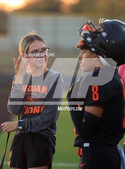 Thumbnail 1 in Grand Saline vs Lone Oak photogallery.