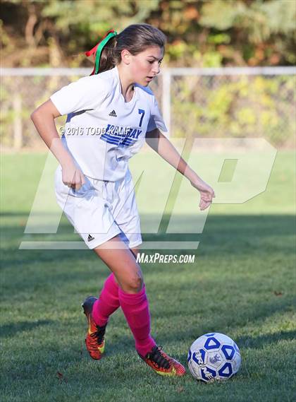 Thumbnail 3 in Coginchaug Regional @ Hale Ray photogallery.