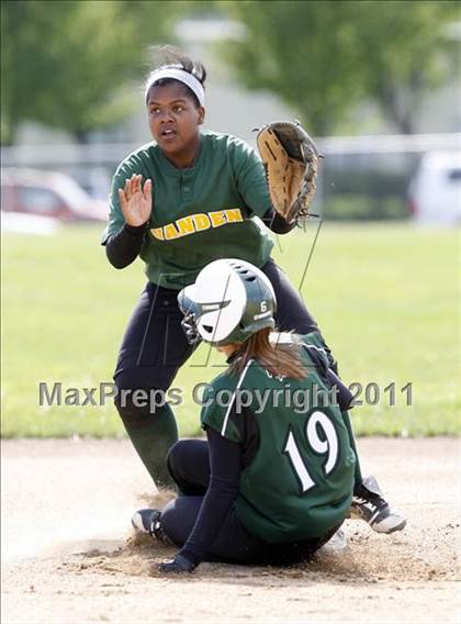 Thumbnail 2 in Vanden @ Rodriguez photogallery.