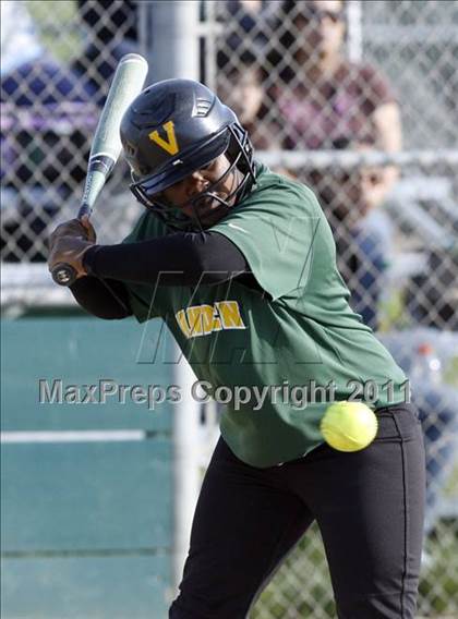 Thumbnail 2 in Vanden @ Rodriguez photogallery.