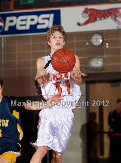 Thumbnail 3 in Weston @ Ridgefield (Ridgefield Holiday Tournament Finals) photogallery.