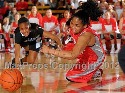 Thumbnail 2 in Windward vs Mater Dei (Nike Extravaganza) photogallery.