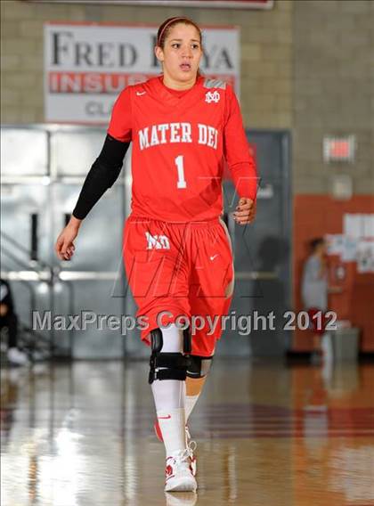 Thumbnail 1 in Windward vs Mater Dei (Nike Extravaganza) photogallery.