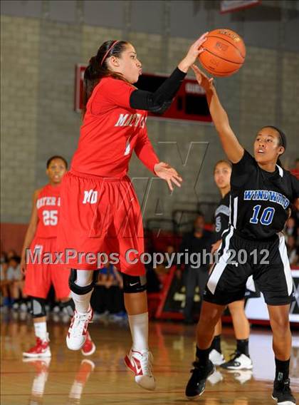 Thumbnail 3 in Windward vs Mater Dei (Nike Extravaganza) photogallery.