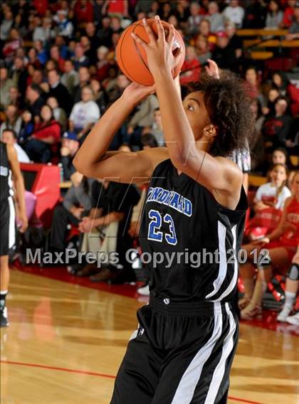Thumbnail 2 in Windward vs Mater Dei (Nike Extravaganza) photogallery.