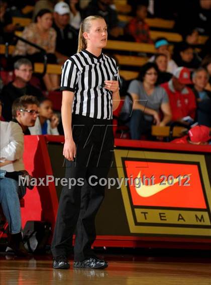 Thumbnail 2 in Windward vs Mater Dei (Nike Extravaganza) photogallery.