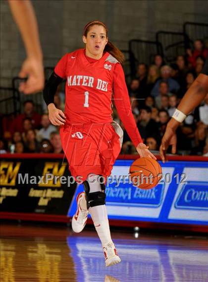 Thumbnail 2 in Windward vs Mater Dei (Nike Extravaganza) photogallery.