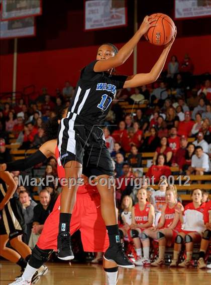 Thumbnail 1 in Windward vs Mater Dei (Nike Extravaganza) photogallery.