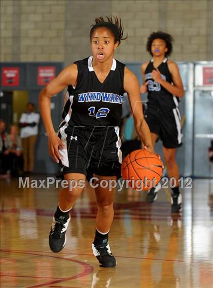 Thumbnail 2 in Windward vs Mater Dei (Nike Extravaganza) photogallery.