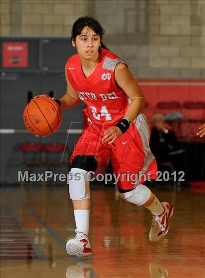 Thumbnail 1 in Windward vs Mater Dei (Nike Extravaganza) photogallery.