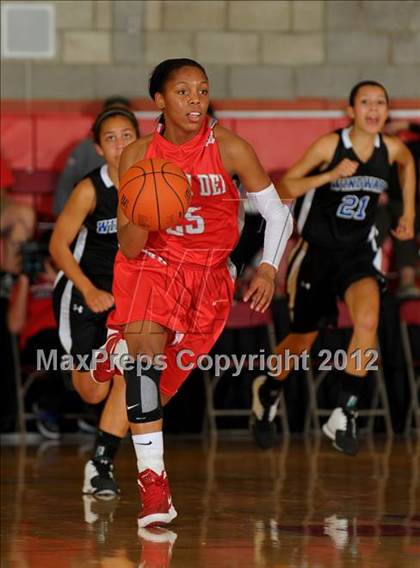 Thumbnail 3 in Windward vs Mater Dei (Nike Extravaganza) photogallery.