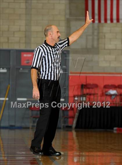 Thumbnail 2 in Windward vs Mater Dei (Nike Extravaganza) photogallery.