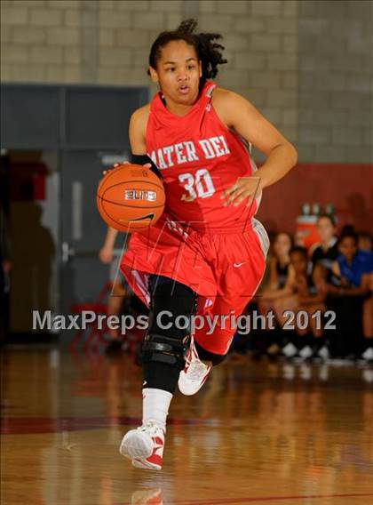Thumbnail 3 in Windward vs Mater Dei (Nike Extravaganza) photogallery.