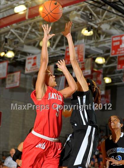 Thumbnail 3 in Windward vs Mater Dei (Nike Extravaganza) photogallery.