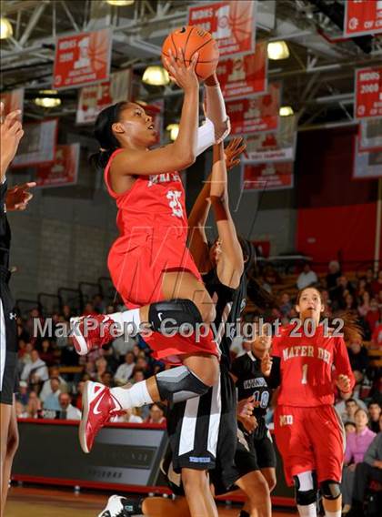 Thumbnail 2 in Windward vs Mater Dei (Nike Extravaganza) photogallery.