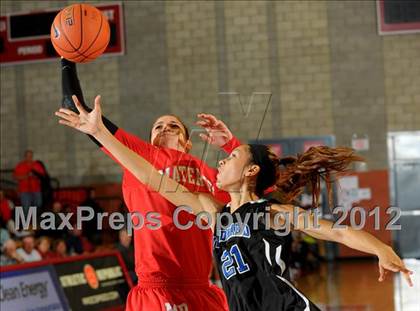 Thumbnail 3 in Windward vs Mater Dei (Nike Extravaganza) photogallery.