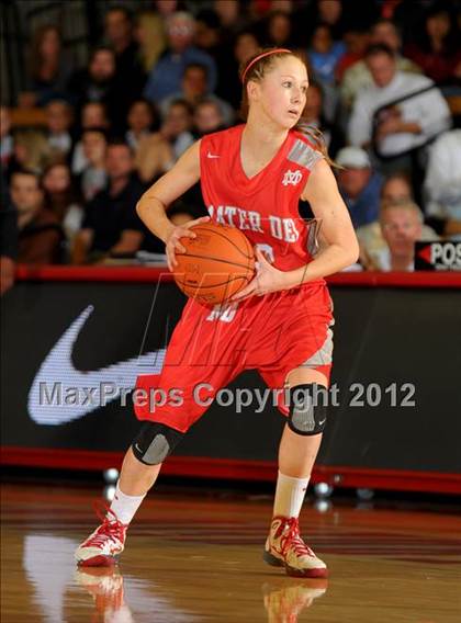 Thumbnail 1 in Windward vs Mater Dei (Nike Extravaganza) photogallery.