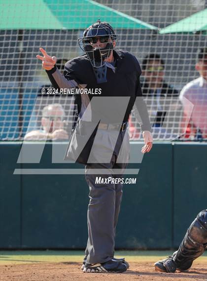 Thumbnail 1 in Chaminade vs Harvard-Westlake photogallery.