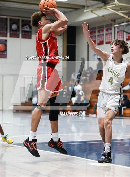 Thumbnail 1 in Harvard-Westlake vs Cajon (19th Annual Rose City Roundball classic Final) photogallery.