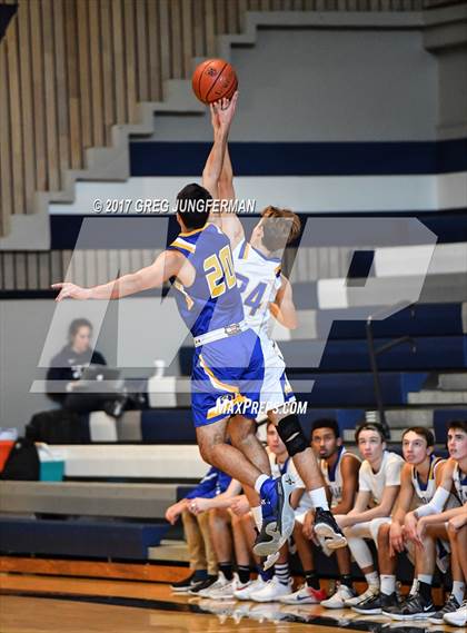 Thumbnail 1 in Serra vs. Terra Linda (Bambauer Classic) photogallery.