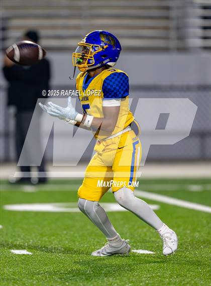 Thumbnail 3 in West Orange-Stark vs. La Vega (UIL 4A D2 Football Quarterfinals) photogallery.