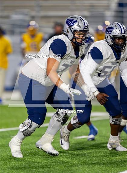 Thumbnail 1 in West Orange-Stark @ La Vega (UIL 4A D2 Football Quarterfinals) photogallery.