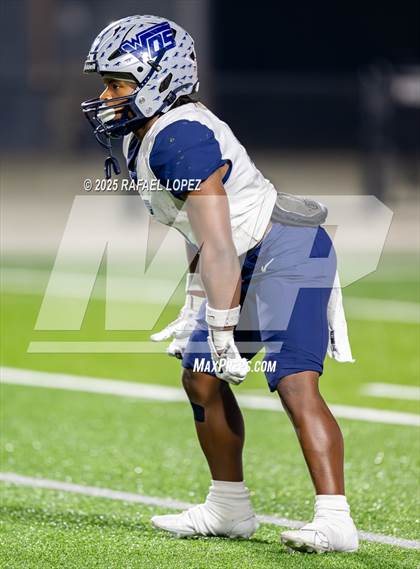 Thumbnail 2 in West Orange-Stark vs. La Vega (UIL 4A D2 Football Quarterfinals) photogallery.