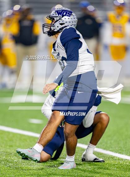 Thumbnail 2 in West Orange-Stark vs. La Vega (UIL 4A D2 Football Quarterfinals) photogallery.