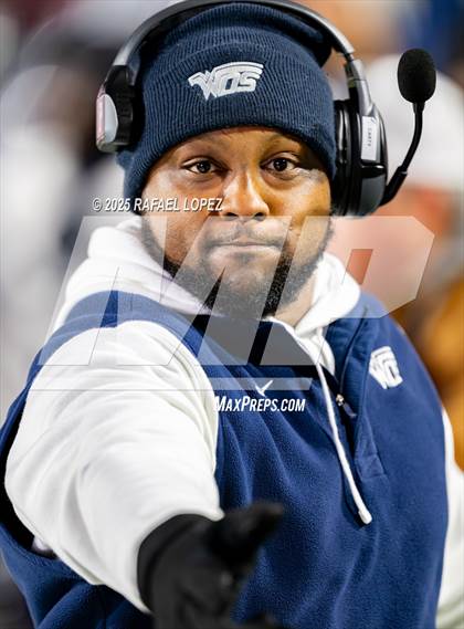 Thumbnail 1 in West Orange-Stark @ La Vega (UIL 4A D2 Football Quarterfinals) photogallery.