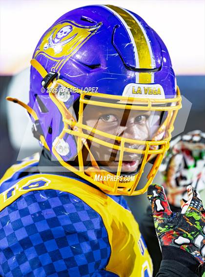 Thumbnail 1 in West Orange-Stark @ La Vega (UIL 4A D2 Football Quarterfinals) photogallery.