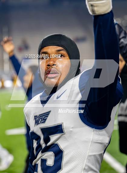 Thumbnail 2 in West Orange-Stark vs. La Vega (UIL 4A D2 Football Quarterfinals) photogallery.