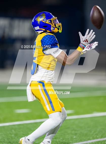 Thumbnail 2 in West Orange-Stark vs. La Vega (UIL 4A D2 Football Quarterfinals) photogallery.