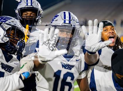 Thumbnail 1 in West Orange-Stark @ La Vega (UIL 4A D2 Football Quarterfinals) photogallery.