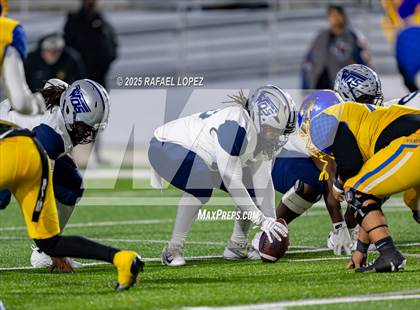 Thumbnail 1 in West Orange-Stark vs. La Vega (UIL 4A D2 Football Quarterfinals) photogallery.