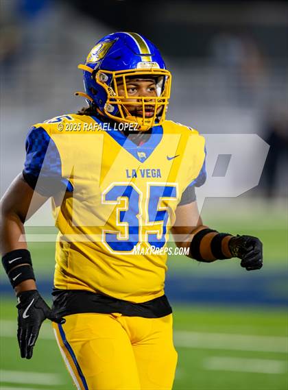 Thumbnail 2 in West Orange-Stark vs. La Vega (UIL 4A D2 Football Quarterfinals) photogallery.