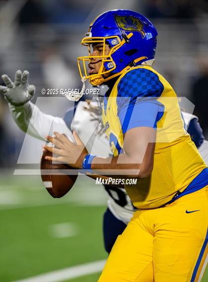 Thumbnail 2 in West Orange-Stark @ La Vega (UIL 4A D2 Football Quarterfinals) photogallery.