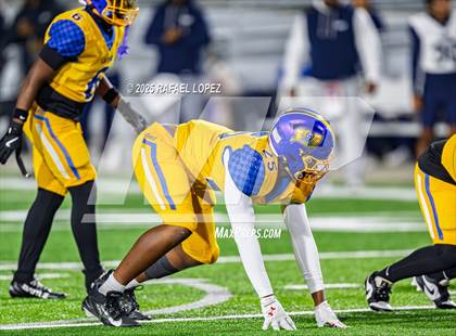 Thumbnail 1 in West Orange-Stark vs. La Vega (UIL 4A D2 Football Quarterfinals) photogallery.